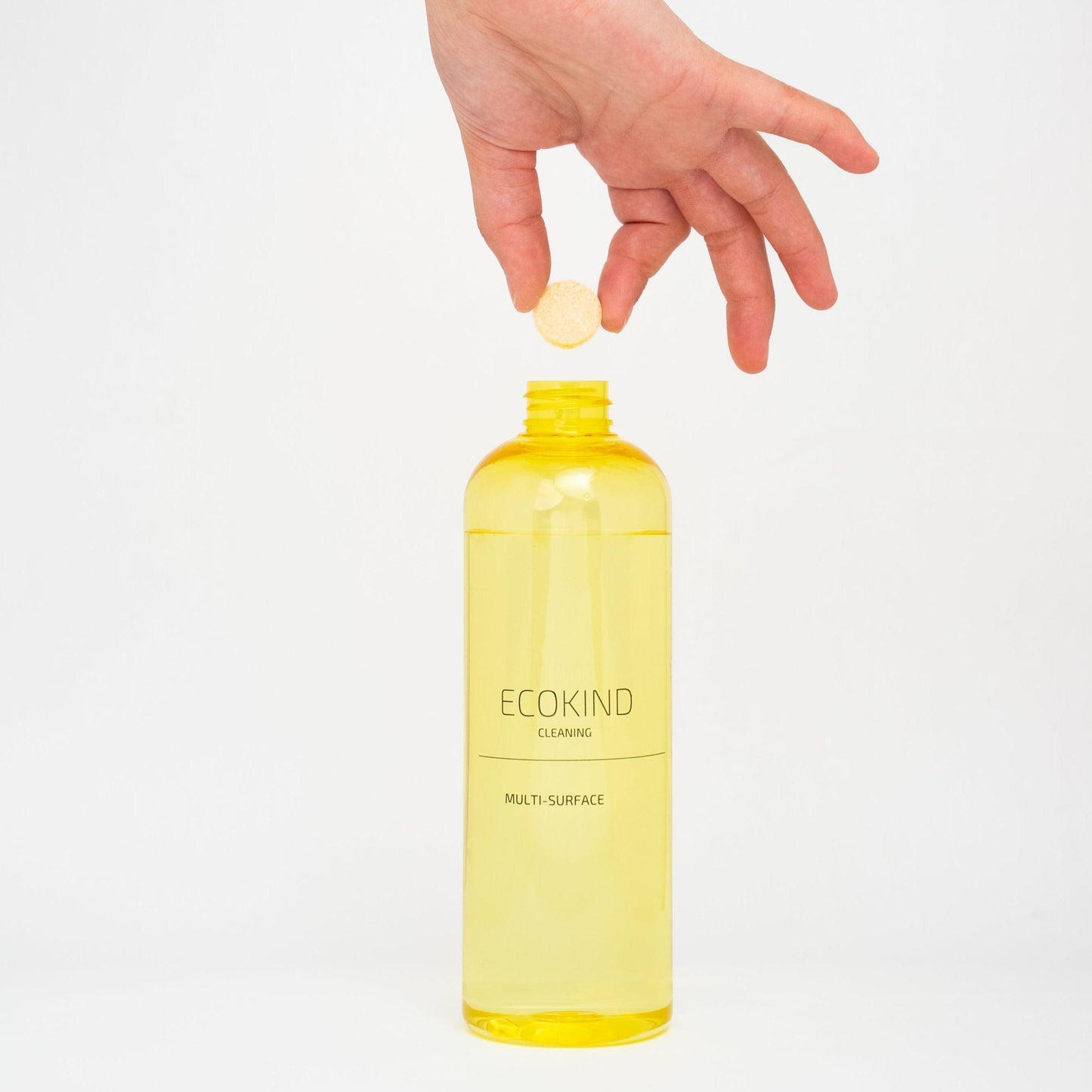 Essential cleaning supplies with easy-to-use refills, ensuring efficient and eco-friendly maintenance solutions.